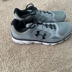 Men’s Under Armour trainers, size 11
